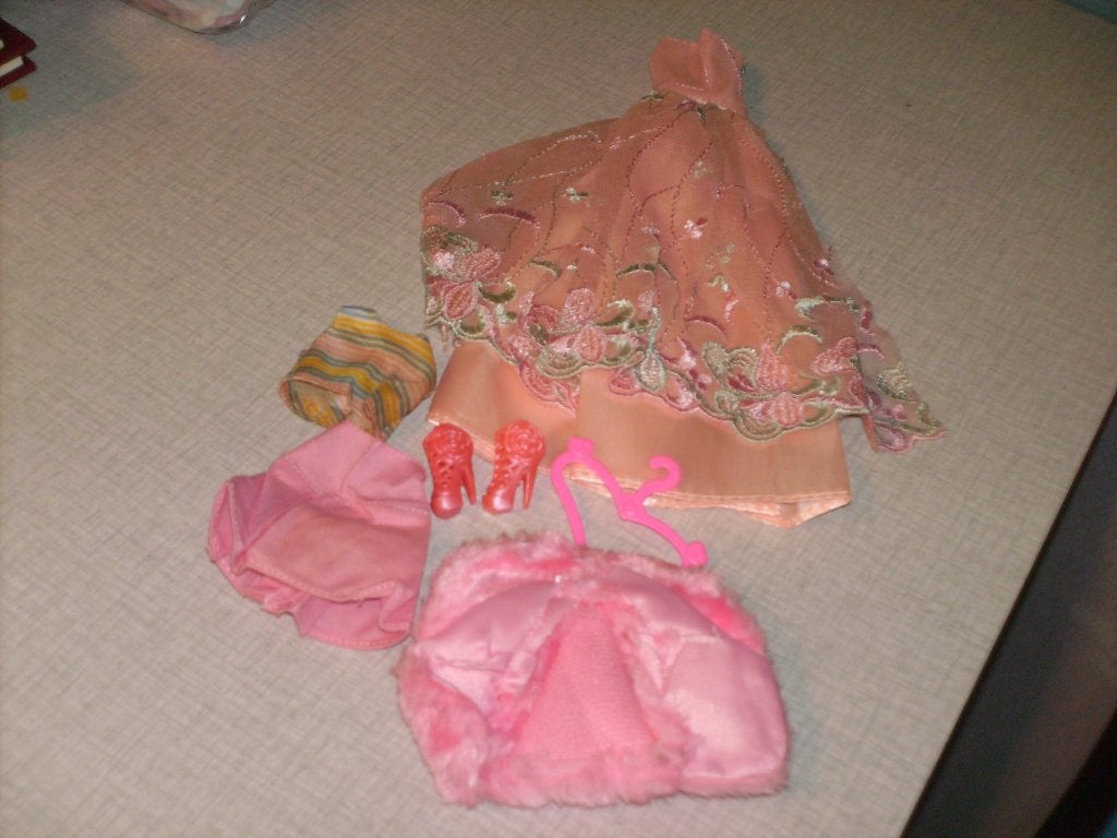 a vendre jouet poupée, Enlèvement ou Envoi, Neuf, Autres types
