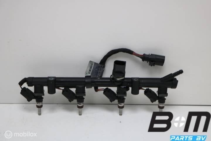 Brandstofrail met injectoren VW Golf 7 06K133681A, Gebruikt