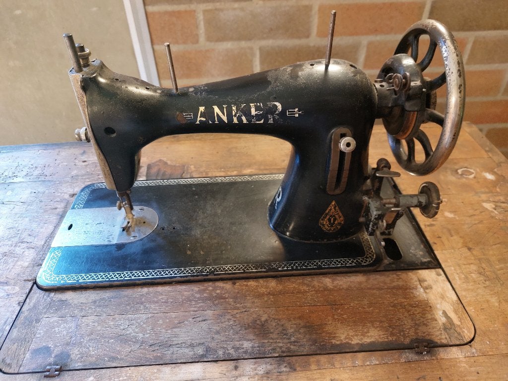 Oude ANKER naaimachine, Antiek en Kunst, Ophalen