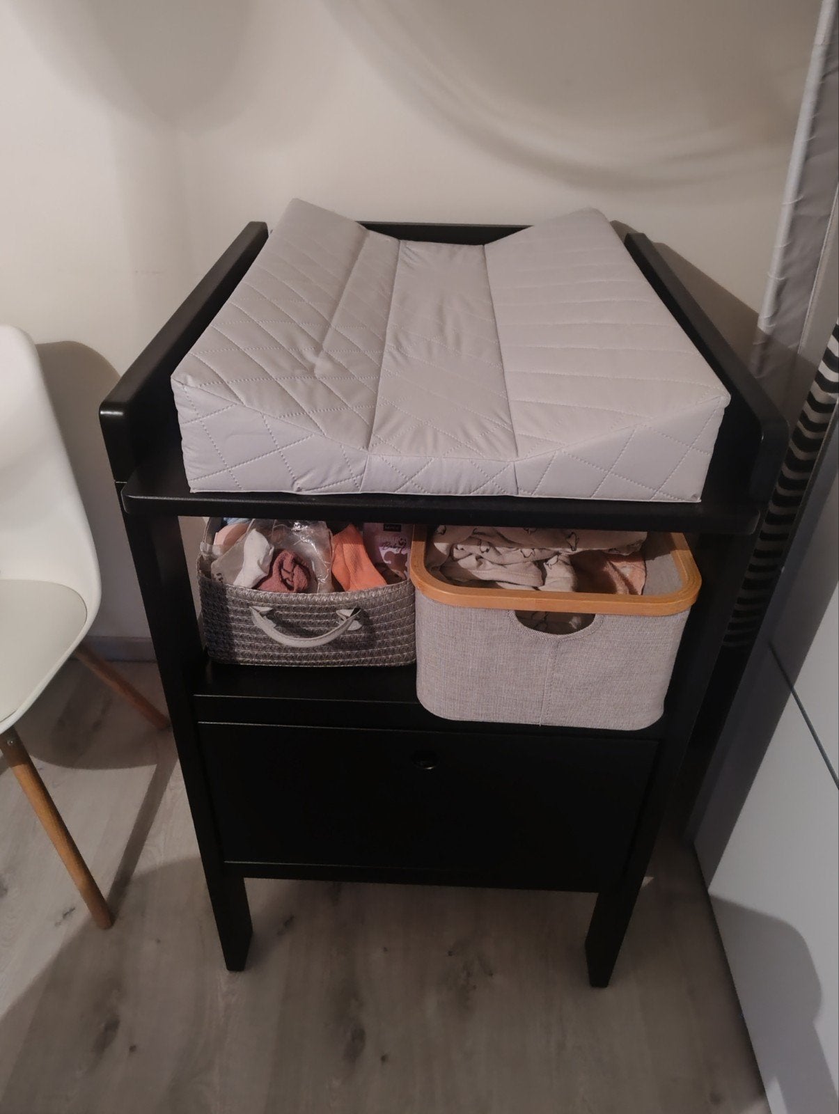 Verzorgtafel, Ophalen