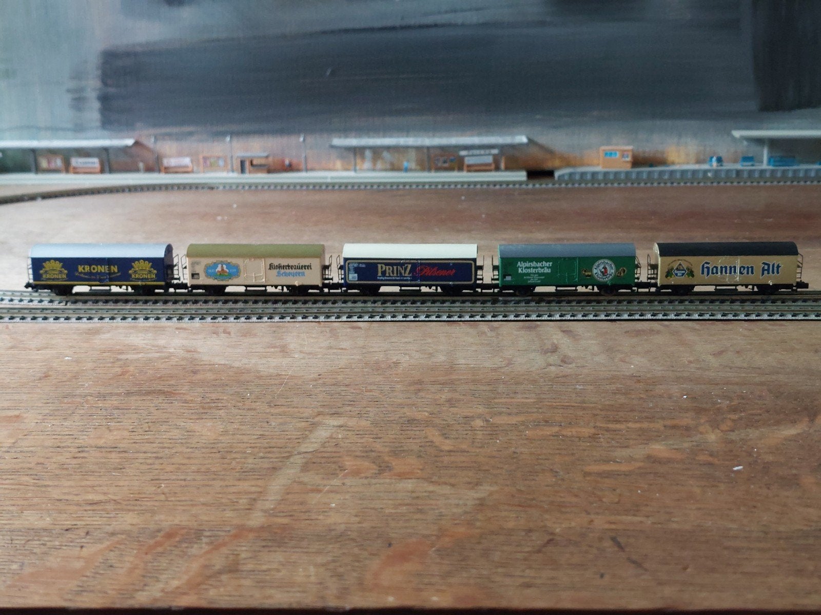 Arnold rapido N schaal 5 x DB bierwagen, Hobby en Vrije tijd, Ophalen of Verzenden, Rails, Arnold