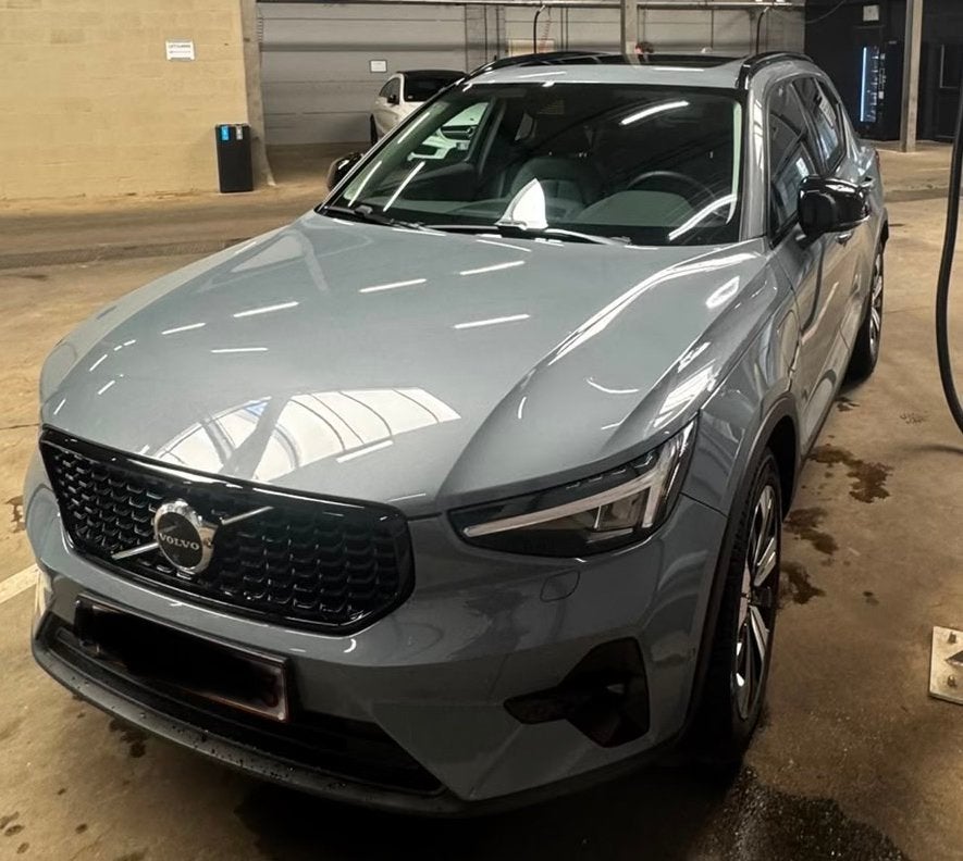 Volvo XC40 / hybride benzine / 2023, Auto's, Automaat, Dealer onderhouden, Leder, 5 zetels