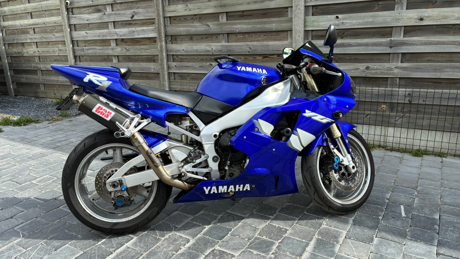 Yamaha r1 1998, Enlèvement