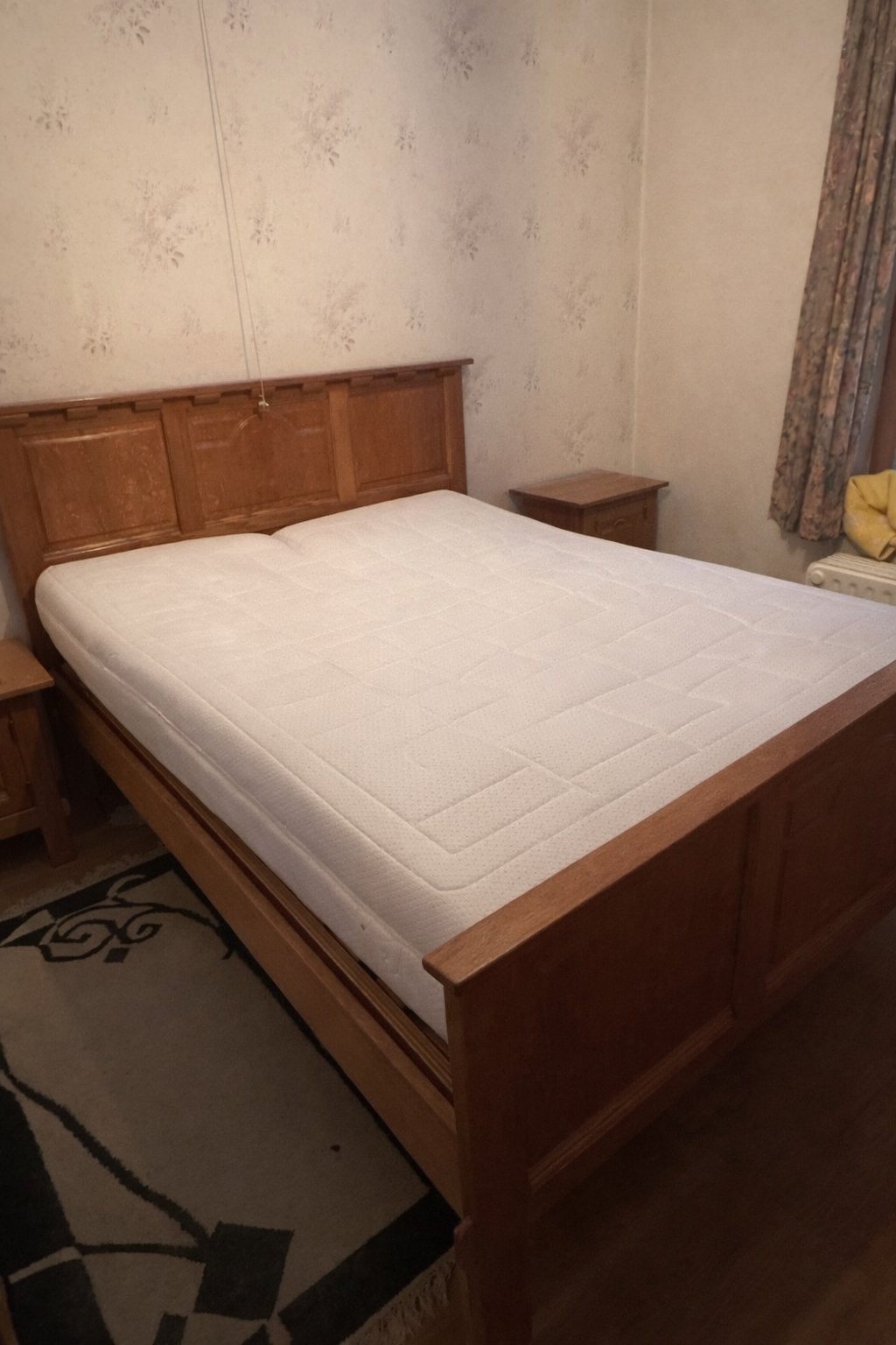 A vendre chambre a couché complete en chêne massif, Ophalen, Zo goed als nieuw