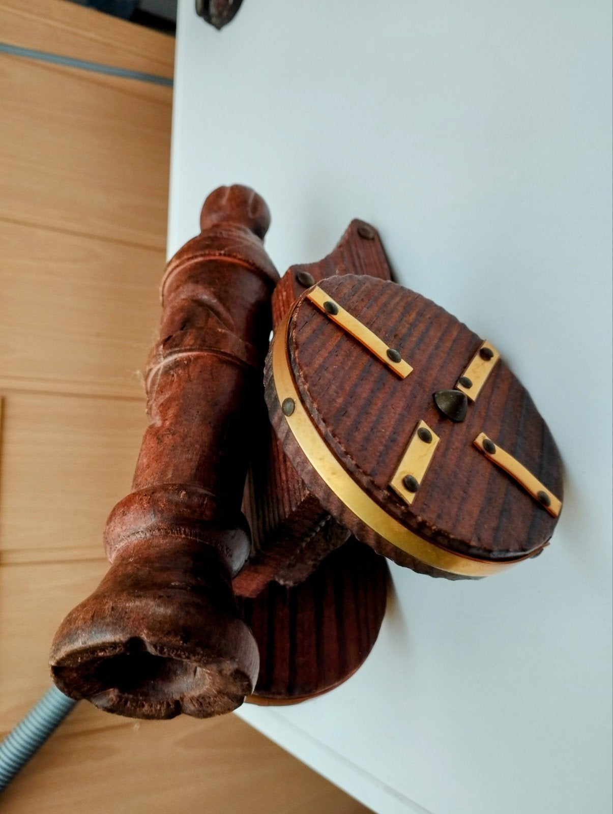 oud speelgoed een canon in hout kleur licht bruin, Ophalen