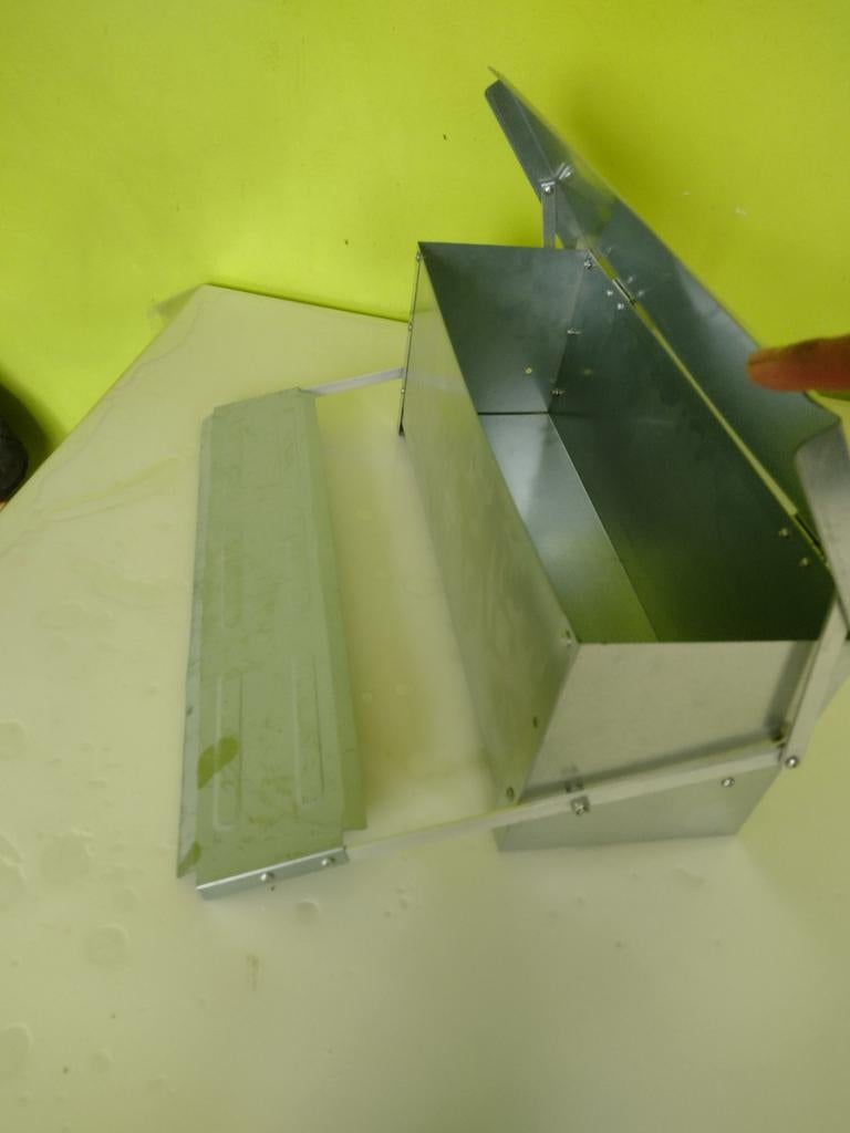 Kippen voederbak, Ophalen