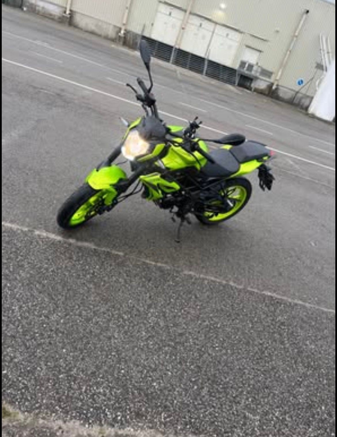 benelli 125cc 8kw 2022, Poignées chauffantes, 125 cm³, Particulier