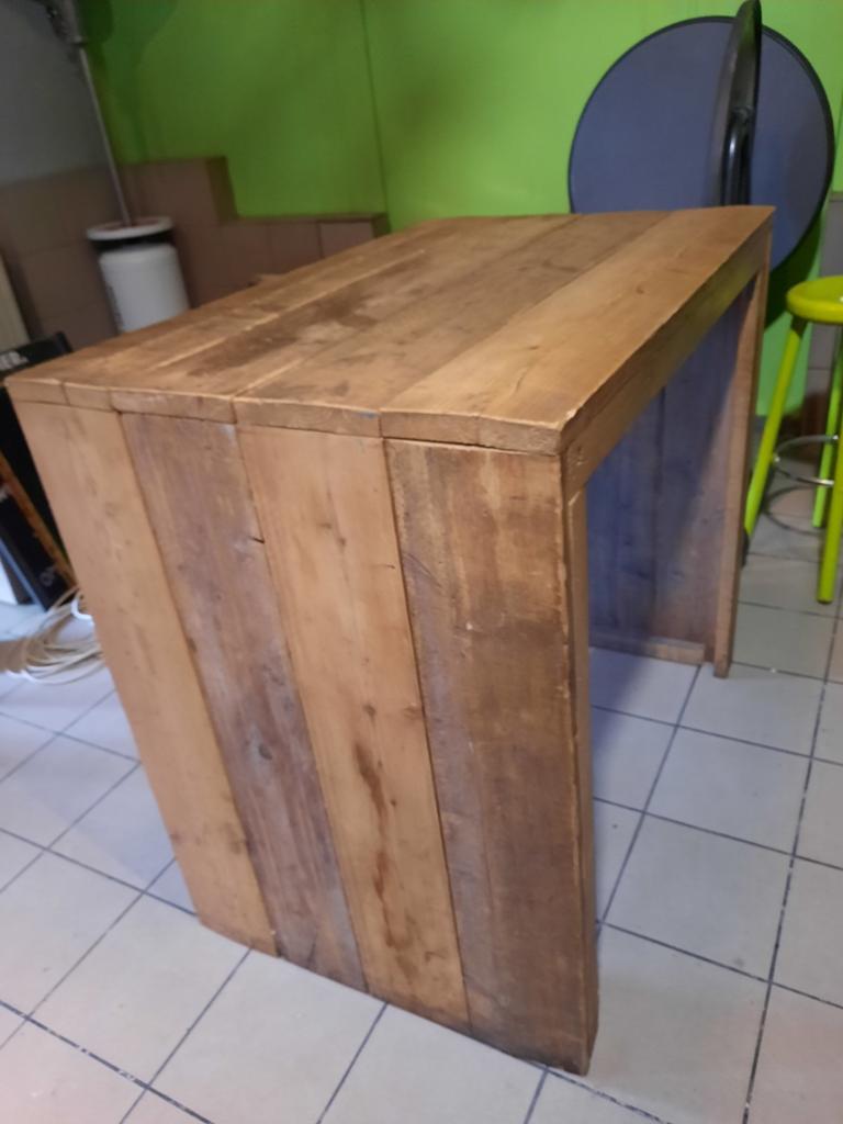 Hoge steigerhouten tafel, Ophalen