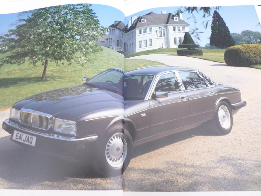 Jaguar XJ40 XJ6 Sovereign Daimler Brochure, Ophalen of Verzenden