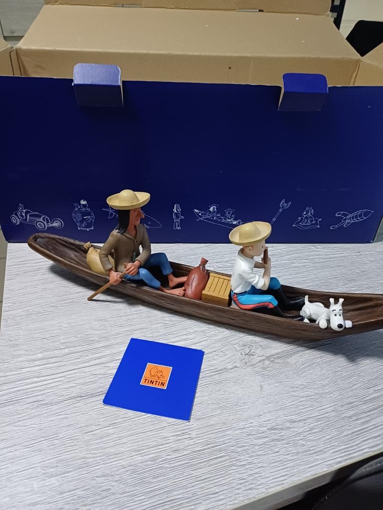 Pirogue Tintin Moulinsart 45.5cm de long, Enlèvement ou Envoi, Tintin, Comme neuf, Statue ou Figurine