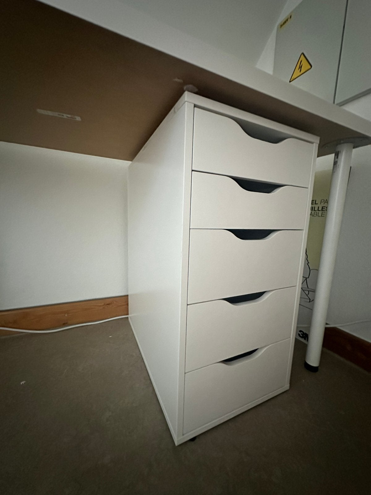 Bureau tafeltje wit, Enlèvement, Comme neuf