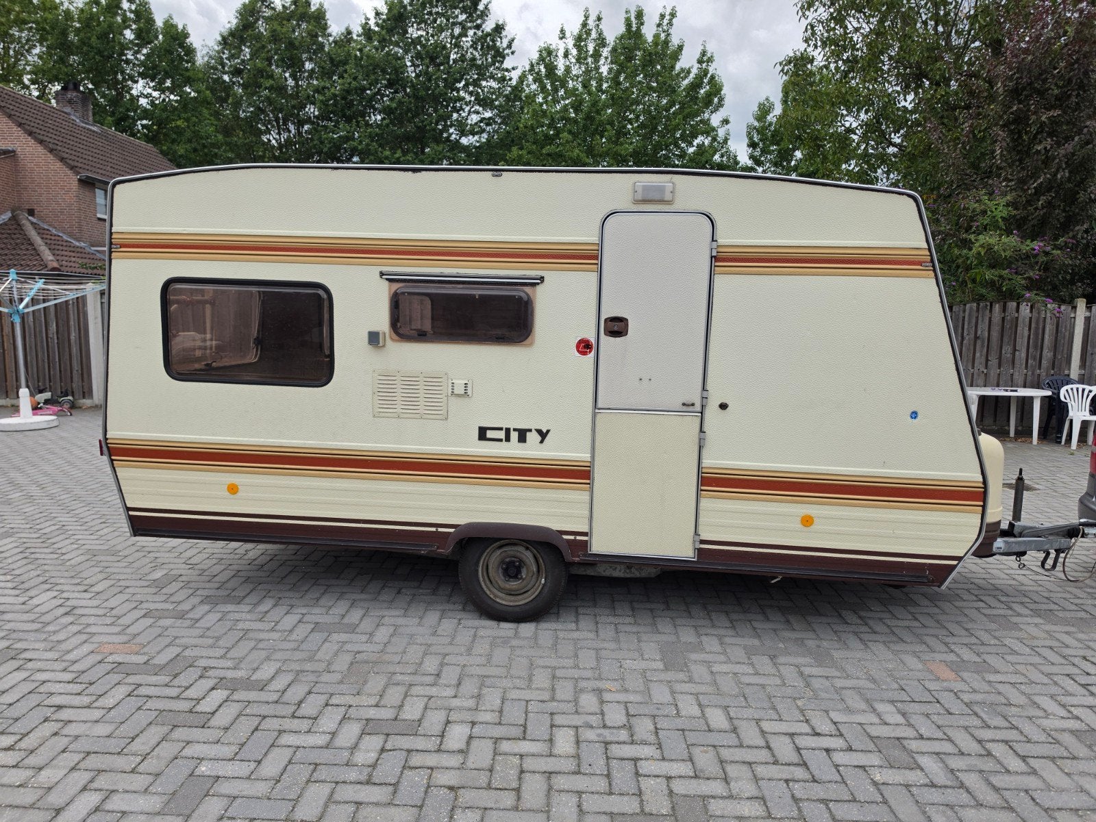 Nederland Bürstner city Buerstner City caravan 1984 € 2000 e, Caravans en Kamperen, Luifel, Dwarsbed, Particulier, Bürstner