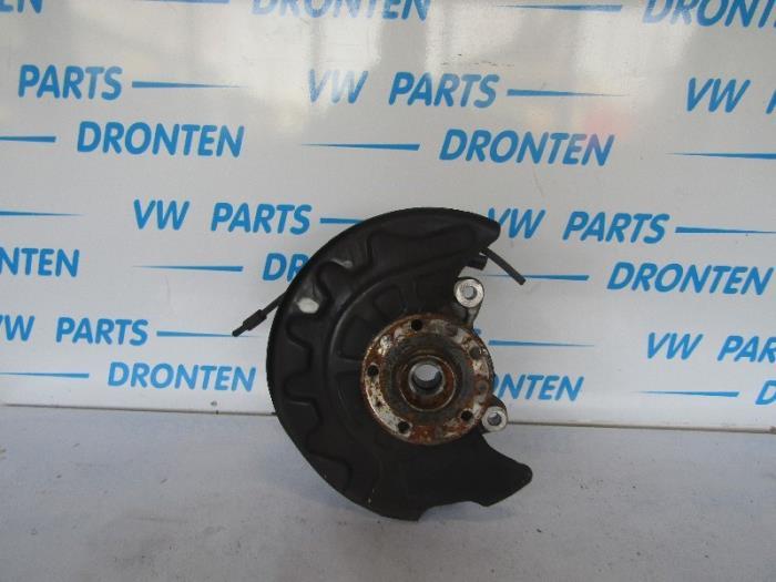 Fusee rechts-voor van een Volkswagen Golf, Auto-onderdelen, Ophanging en Onderstel, Volkswagen, Gebruikt, 3 maanden garantie, Ophalen of Verzenden