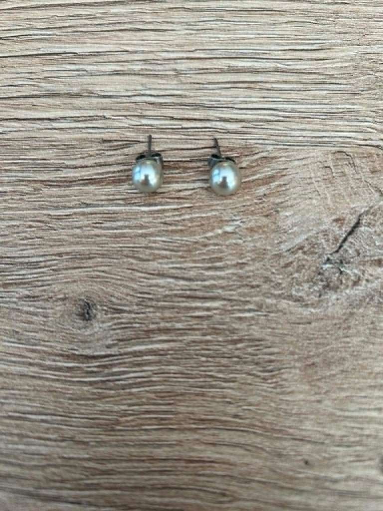 Boucle d’oreille petite boule argenté, Handtassen en Accessoires, Oorbellen, Ophalen, Zo goed als nieuw, Knopjes of Stekers, Zilver