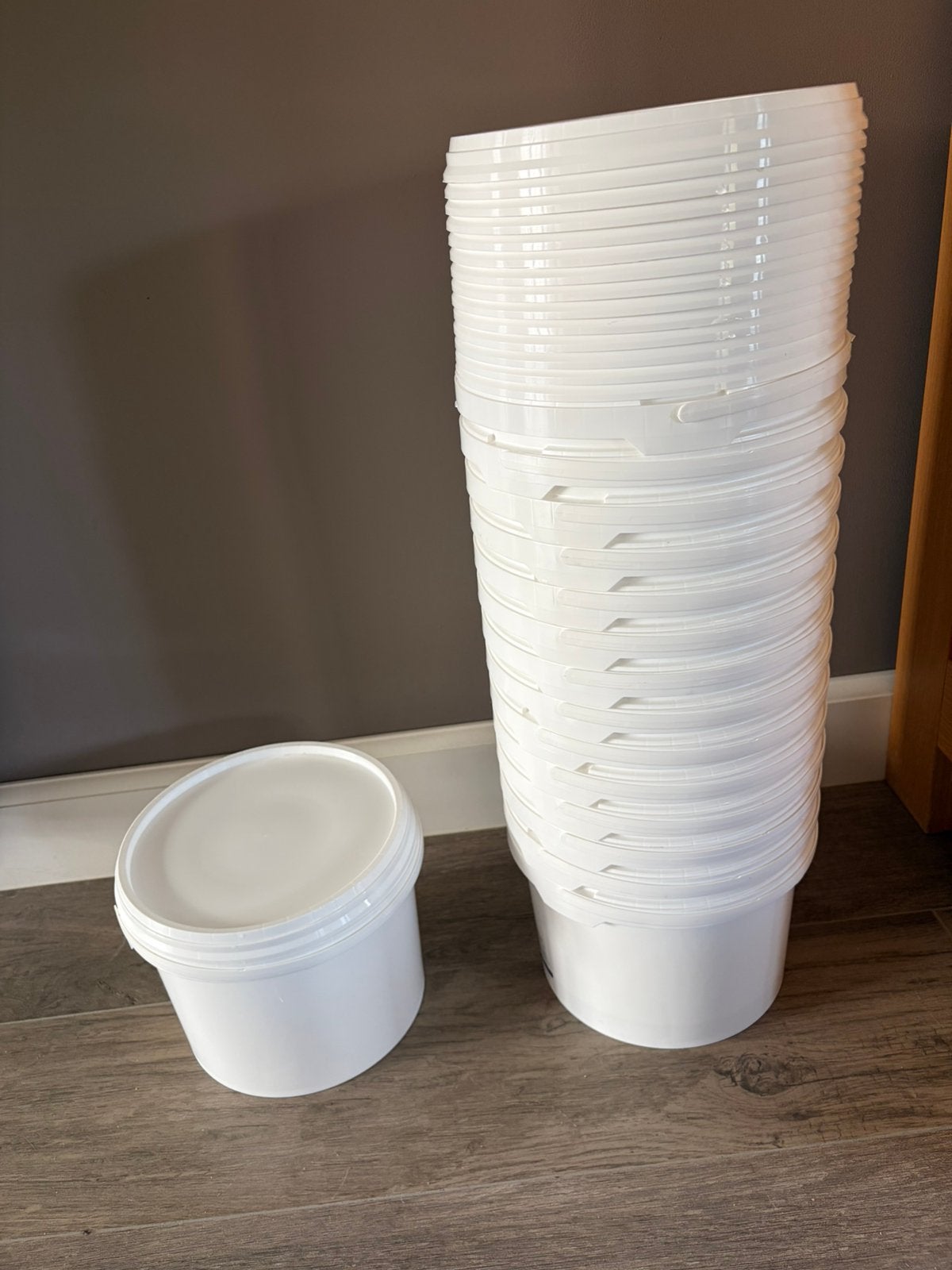 Emmers met perfect afsluitbaar deksel -5L, Ophalen, Zo goed als nieuw