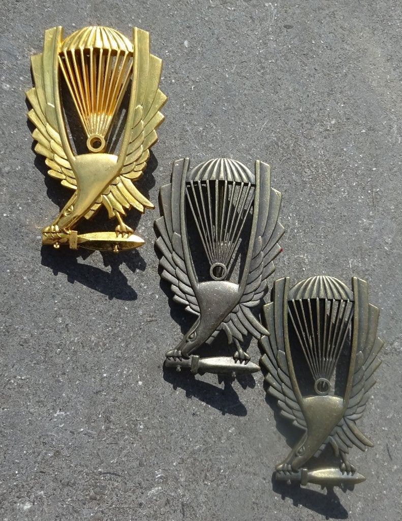 LOT DE TROIS BREVETS COMMANDOS ITALIENS, Collections, Envoi, Armée de terre, Emblème ou Badge