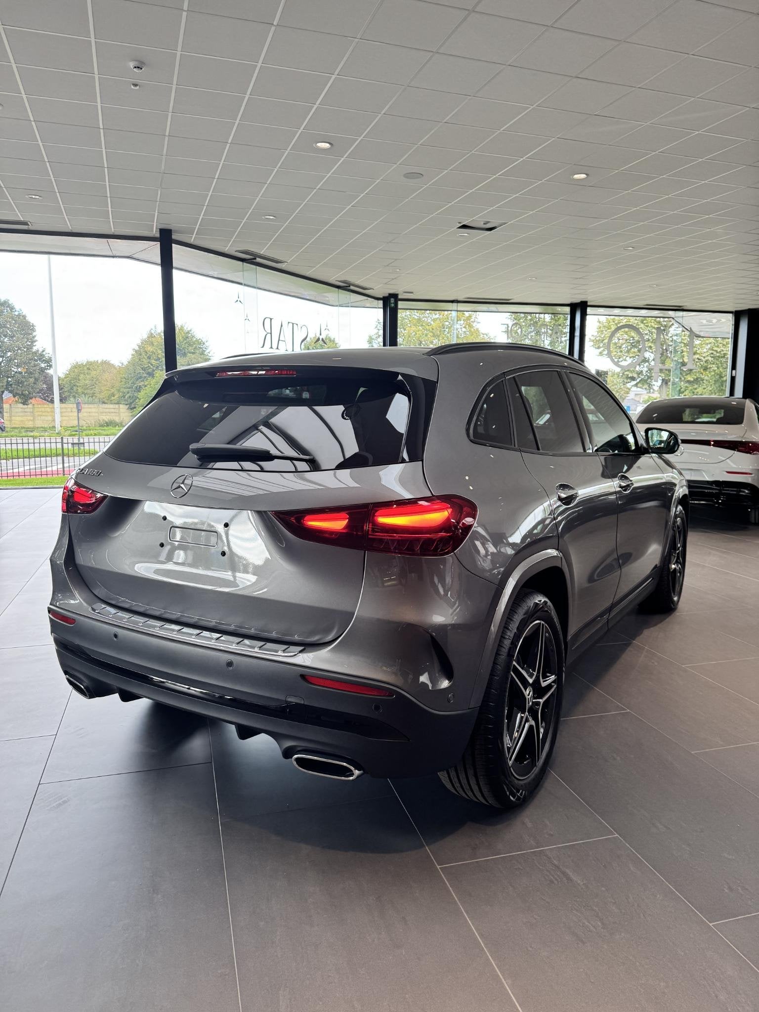 Mercedes-Benz GLA GLA 180 Star Edition DOS 8531, Stof, Zwart, 4 cilinders, 136 pk