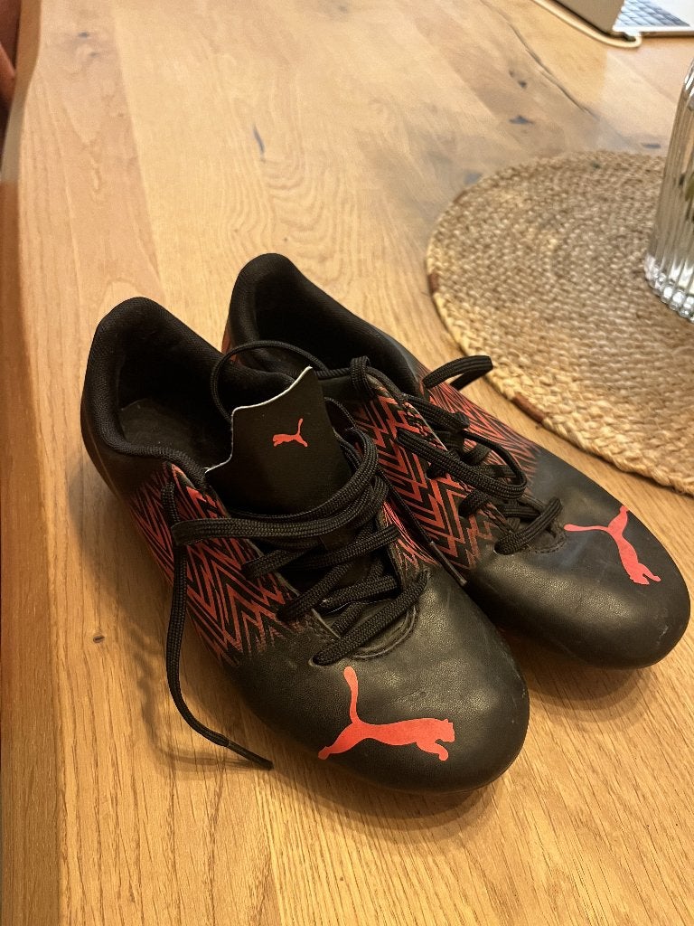 Puma Tacto voetbalschoenen – maat 36 ️, Sport en Fitness, Ophalen of Verzenden