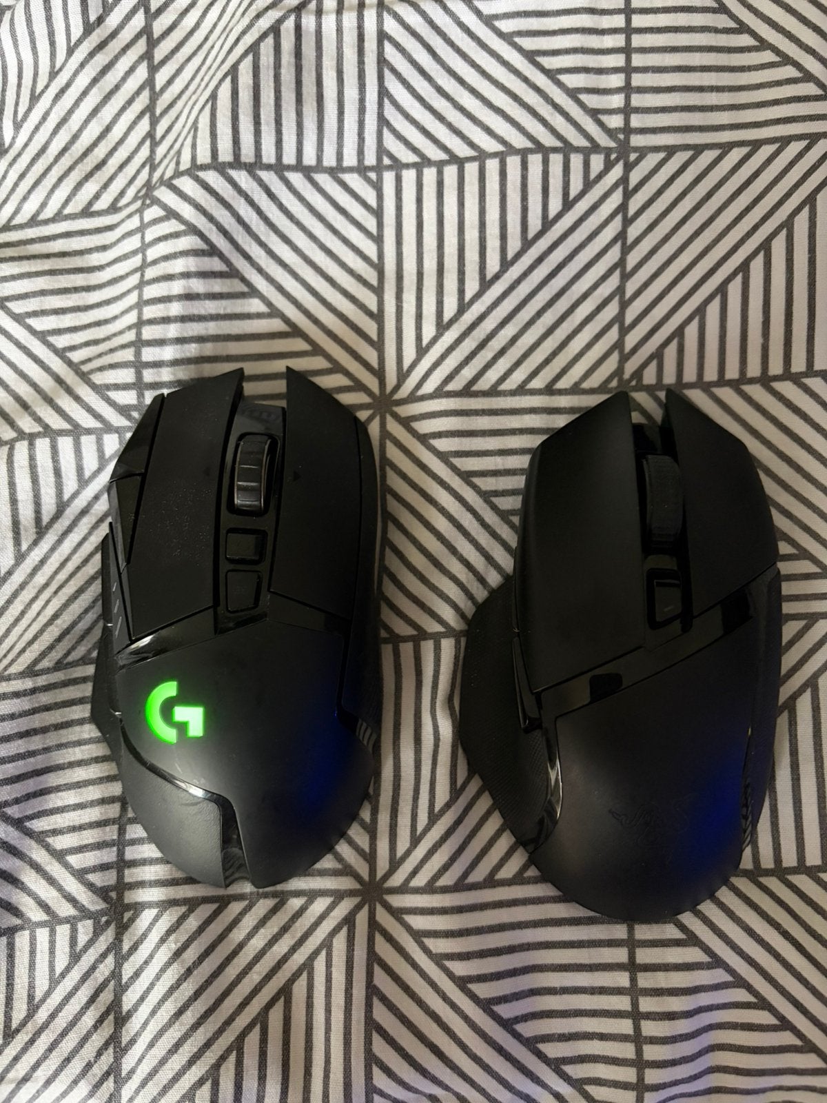 2 souris sans fil Logitech et Razer, Souris, Gaucher, Enlèvement, Utilisé