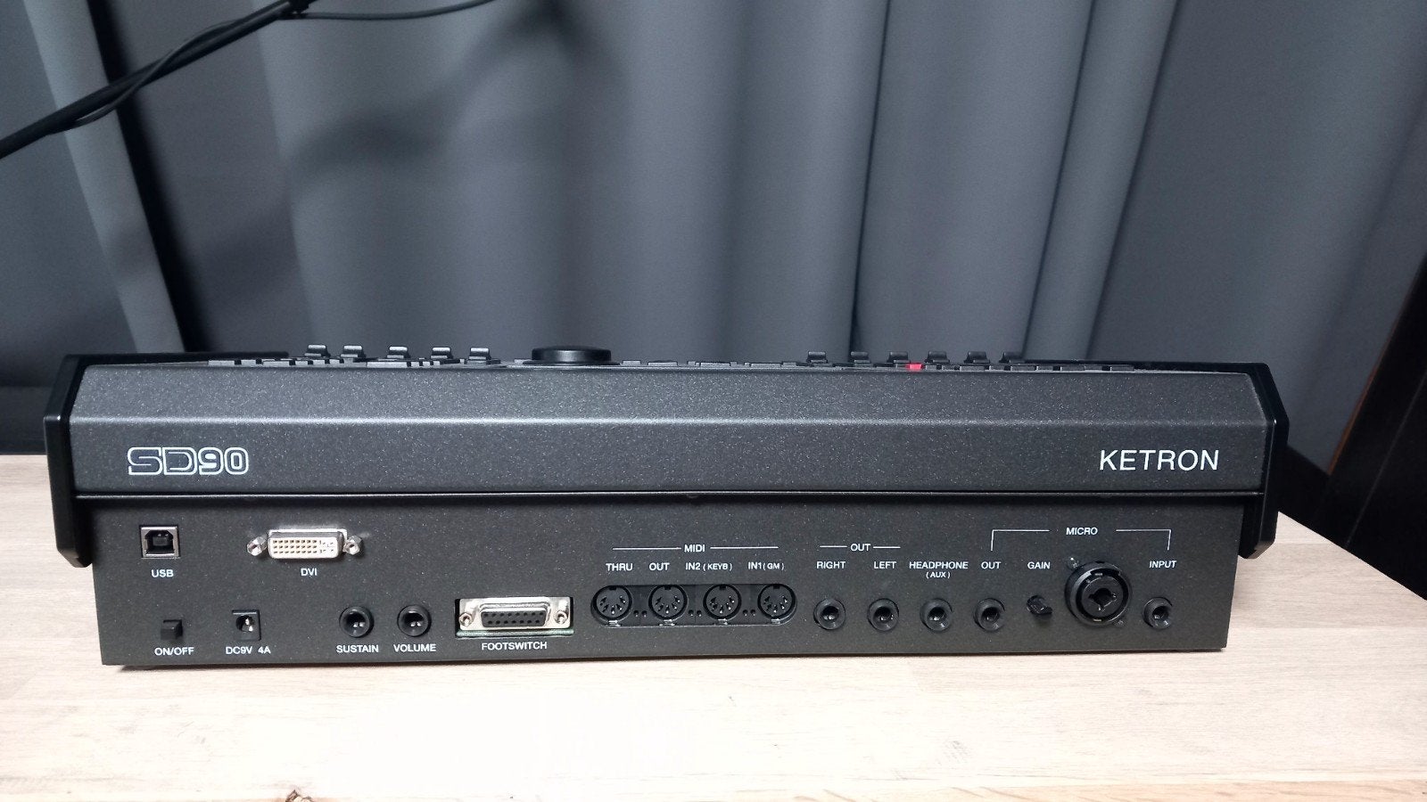 Ketron Sd90, Enlèvement, Comme neuf, Connexion MIDI
