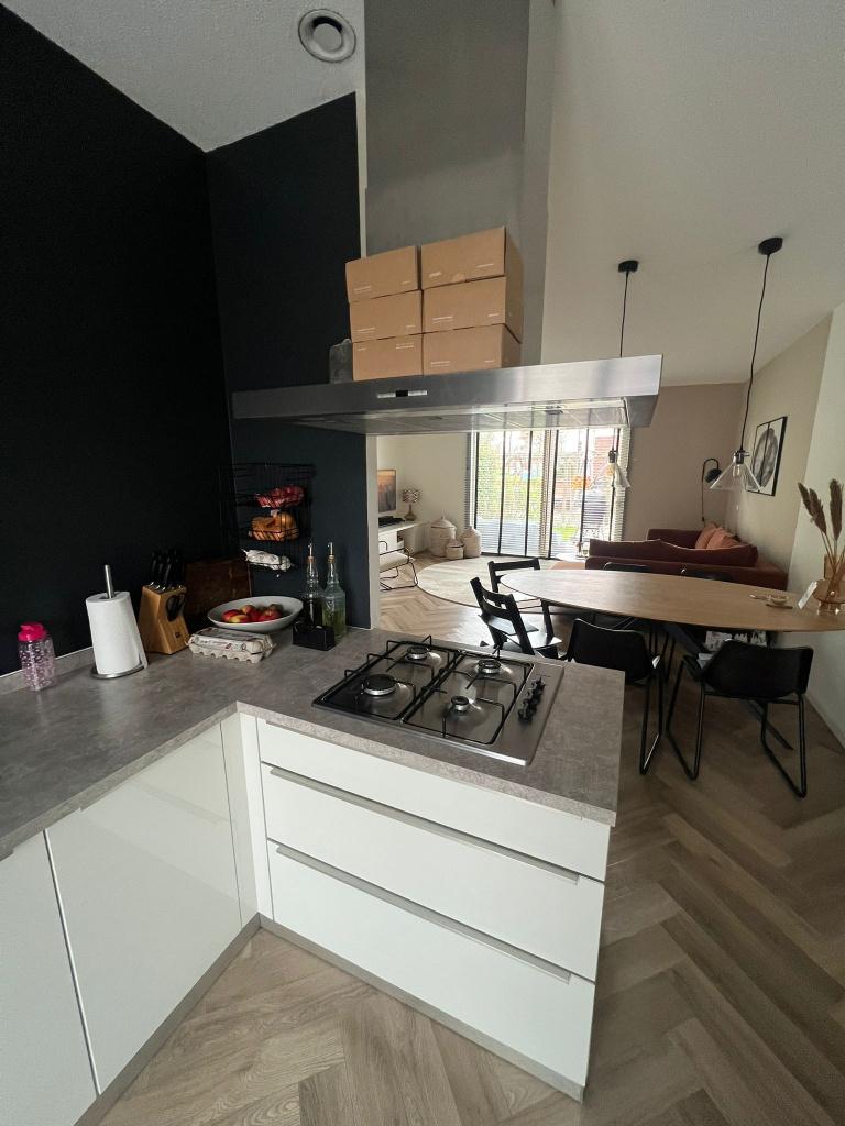 ✨HOOGGLANS KEUKEN MET KASTENWAND✨, Huis en Inrichting, Wit, Ophalen of Verzenden, Zo goed als nieuw, Kunststof