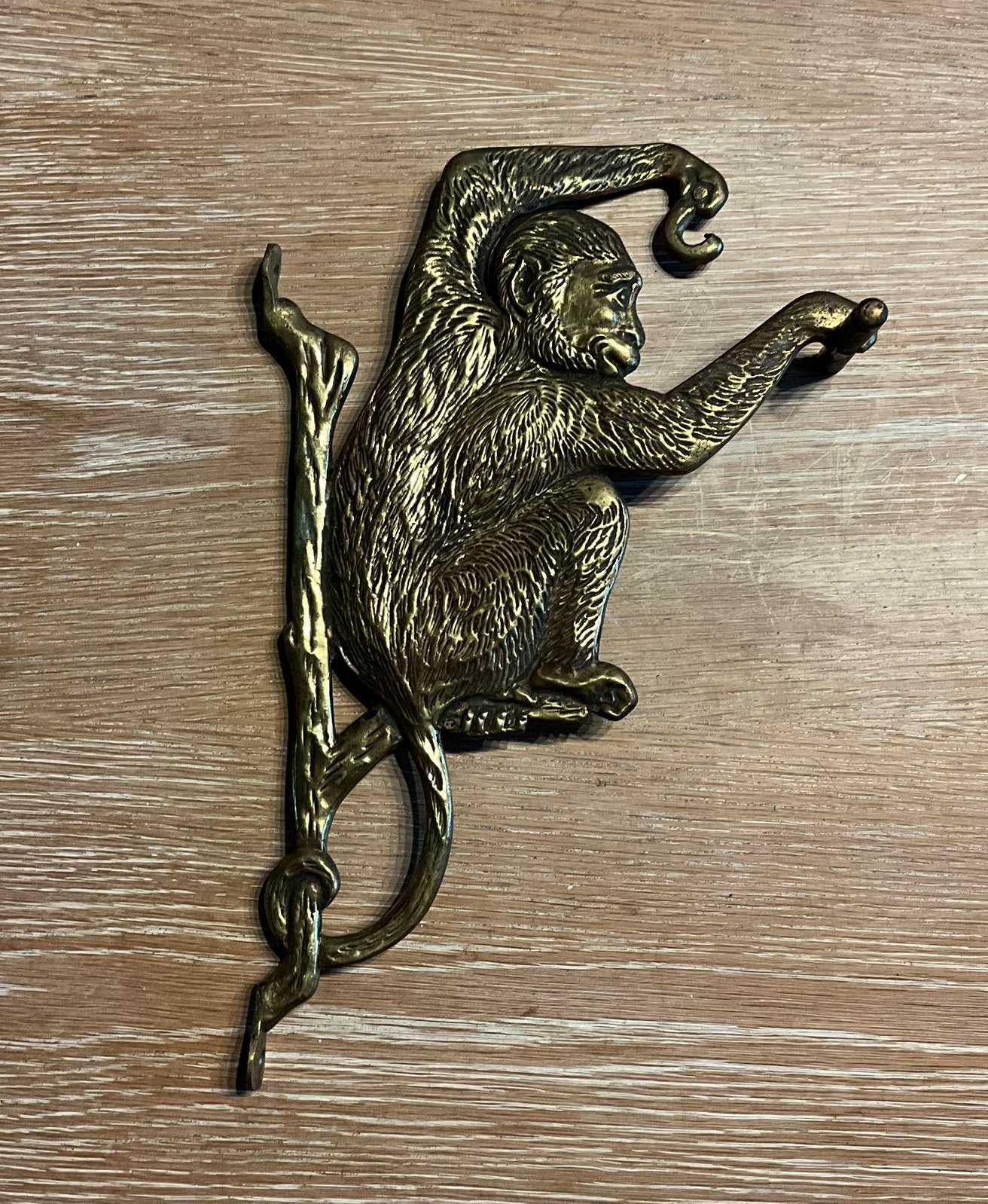 Bronzen aapje zittend op een tak, Ophalen of Verzenden, Zo goed als nieuw