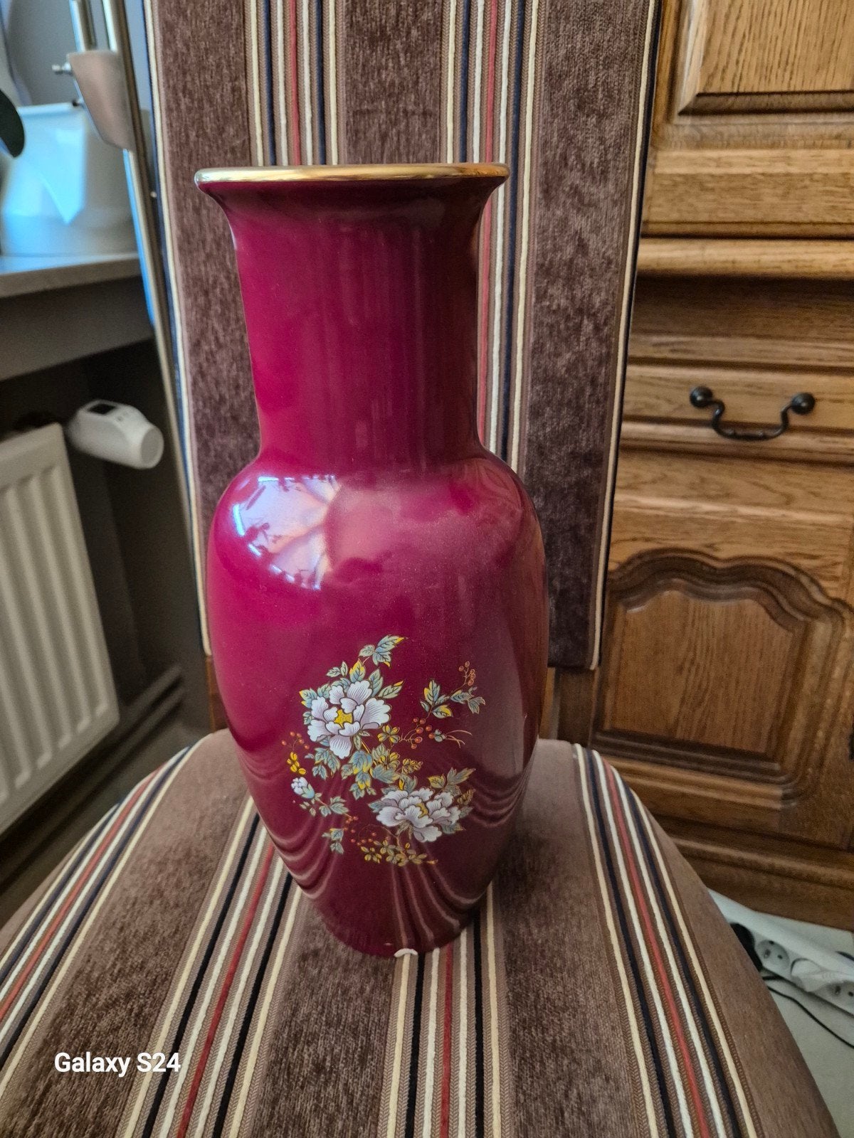 Beau vase bordeaux motif oiseaux et fleur, Antiquités & Art, Enlèvement
