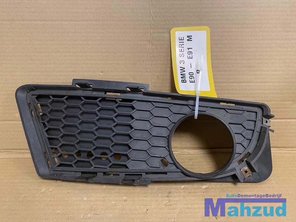 BMW 3 SERIE E90 E91 rechts bumper rooster 2004-2012, Auto-onderdelen, Carrosserie, Petuelring 130
80788  Munich, DE, Gebruikt