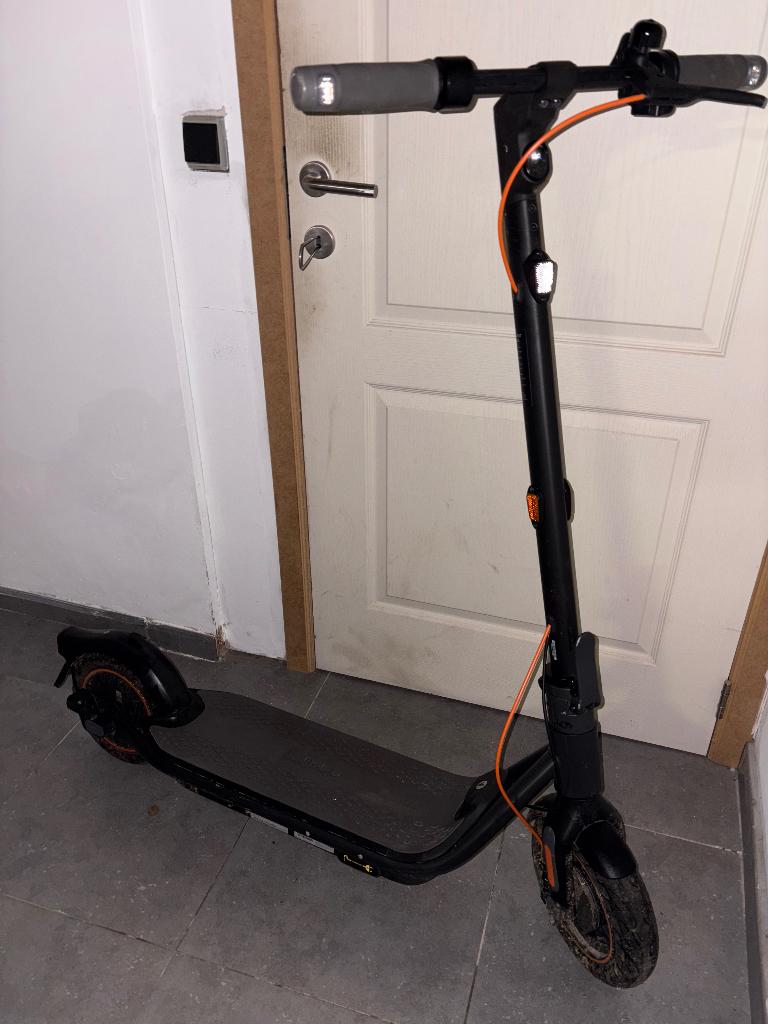 Ninebot-scooters, Fietsen en Brommers, Ophalen, Zo goed als nieuw, Elektrische step (E-scooter), Ninebot