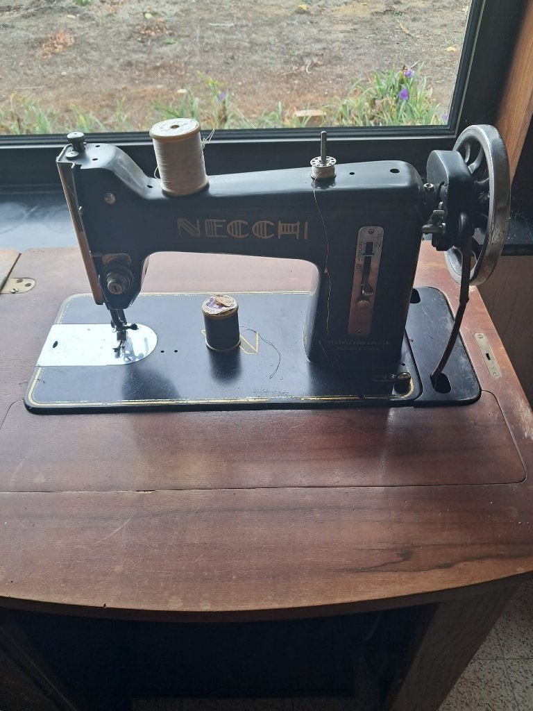 decoratie naaimachine necchi, Ophalen, Gebruikt