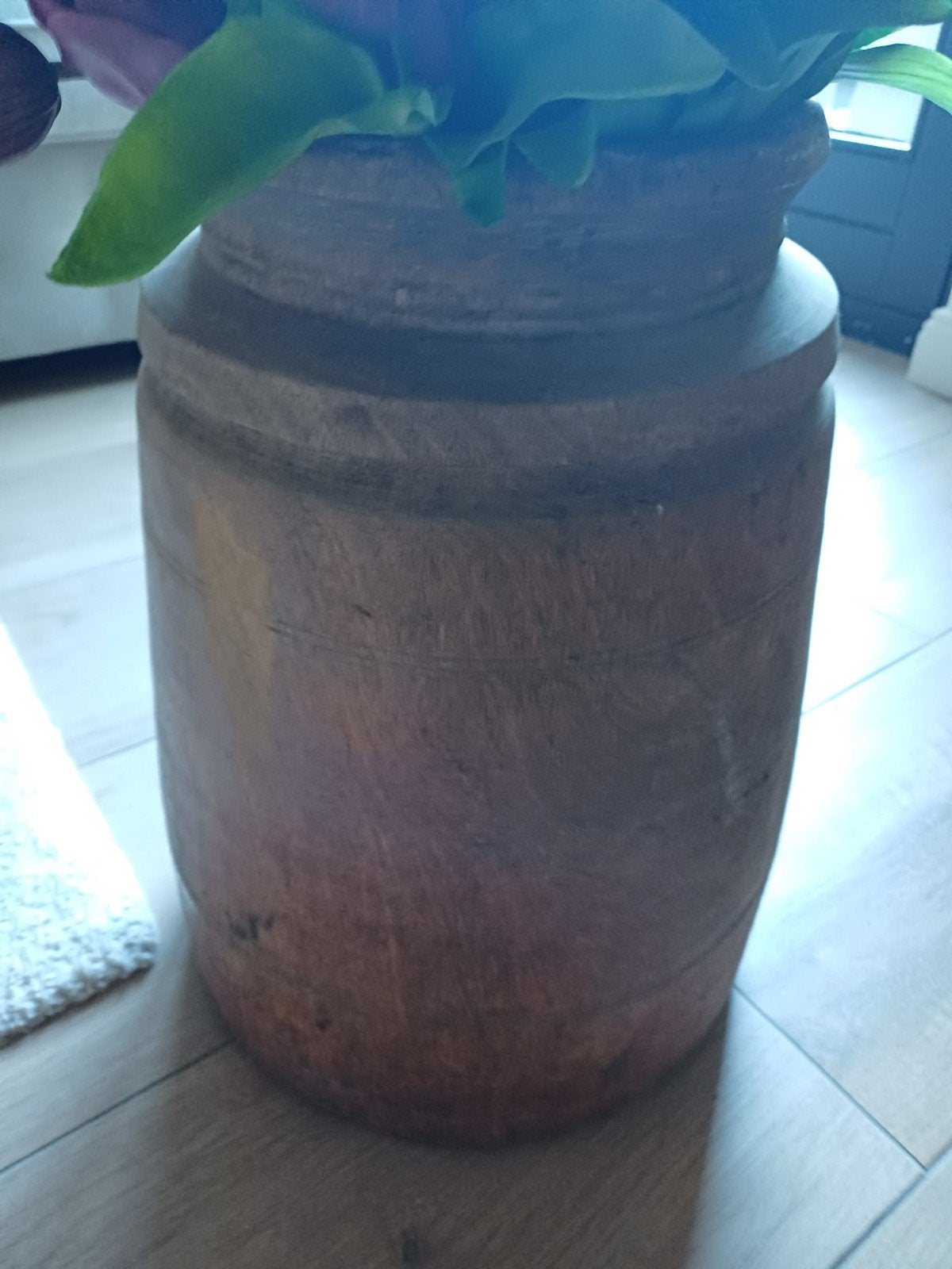 GROTE MASSIEVE HOUTEN VAAS/HOFFZSTIJL MET KUNSTTULPEN, Huis en Inrichting, Ophalen