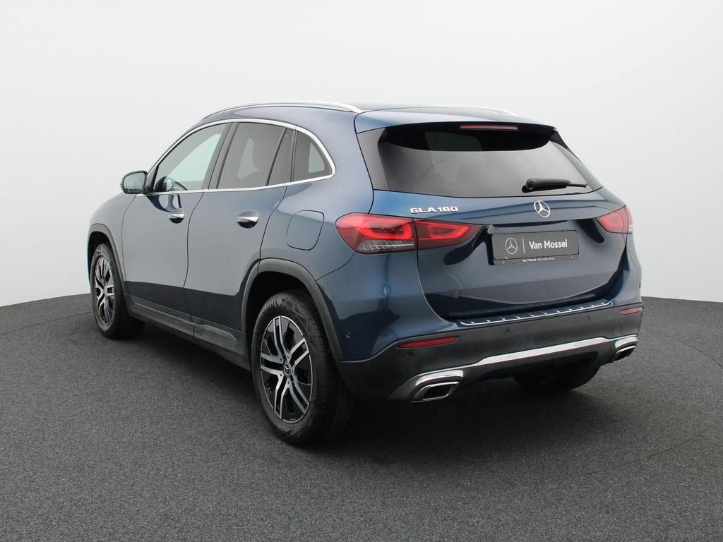 Mercedes-Benz GLA 180 Business Line + LEDER + LED + CAMERA +, Auto's, Stof, Gebruikt, 4 cilinders, 5 zetels
