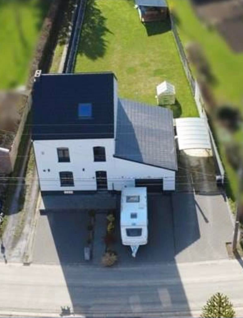 Gerenoveerde en geïsoleerde 4-zijdige woning te koop in 5640, 1000 tot 1500 m², Provincie Namen, 182 kWh/jaar, Vrijstaande woning