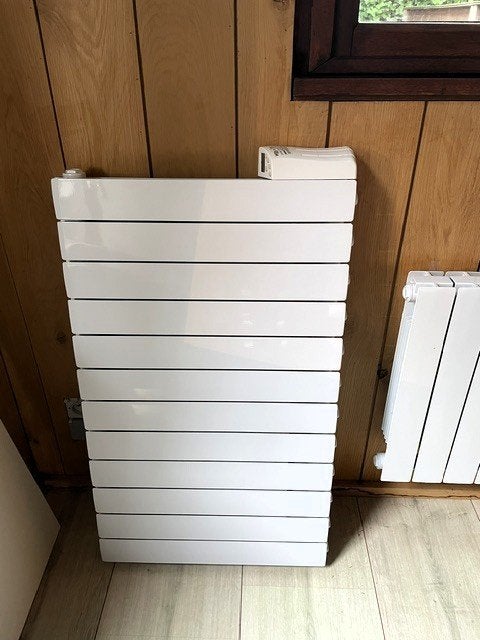 Verwarming NIEUW Vloeistoftraagheidsradiator 2000 W 12 eleme, Doe-het-zelf en Bouw, Verwarming en Radiatoren, Ophalen, 30 tot 80 cm