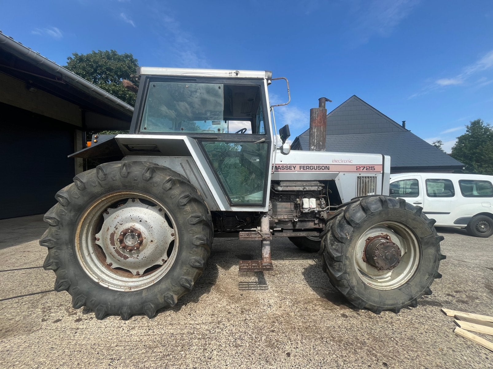Tracteur mf 2725 gris spéciale édition, Ophalen, 120 tot 160 Pk, Oldtimer, 7500 tot 10000