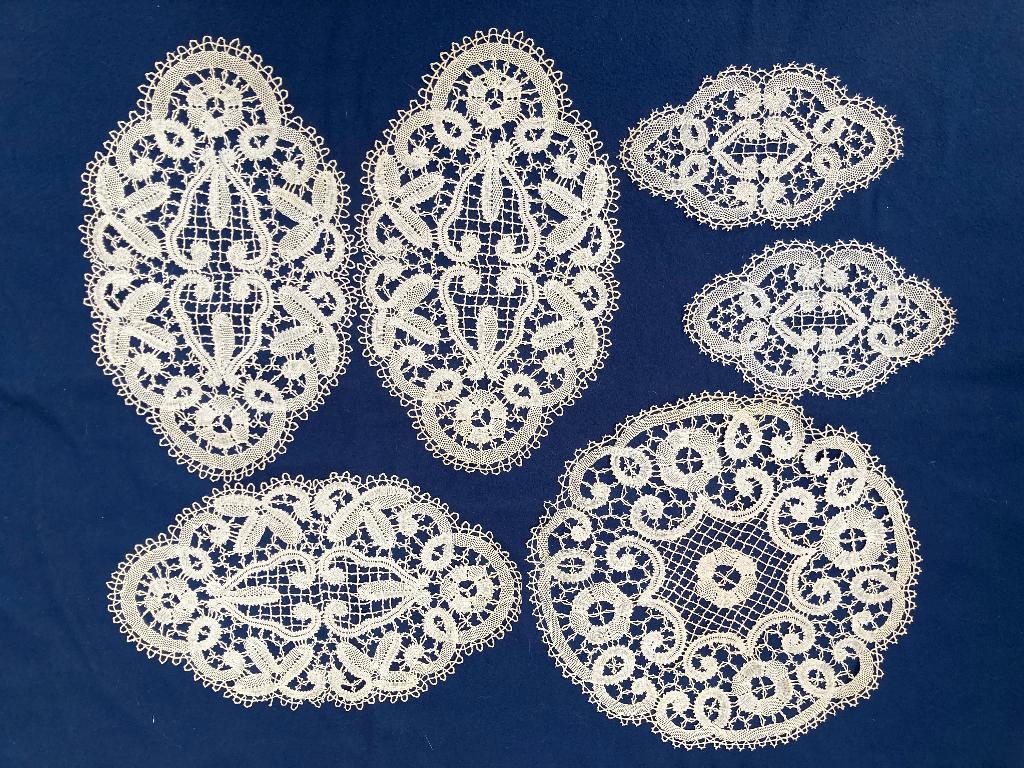 6 doekjes in kunststof kantmotief, Ophalen of Verzenden, Zo goed als nieuw, Wit, Kunststof