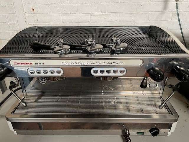 Espressomachine Faema E98  2 groep, Elektronische apparatuur, Koffiezetapparaten, Zo goed als nieuw, Espresso apparaat, Stoompijpje