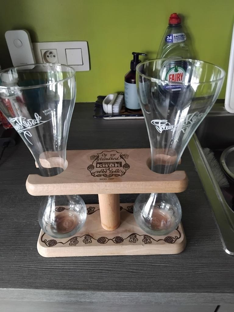Nieuwe kwakglazen 10 euro, Ophalen