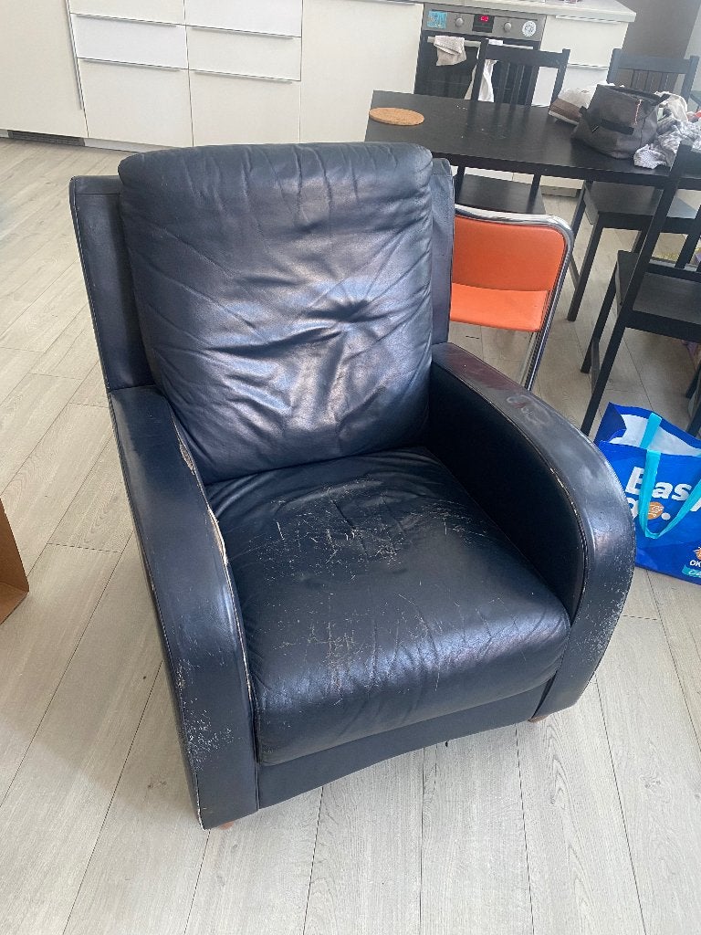 fauteuil bleu, Enlèvement, Utilisé