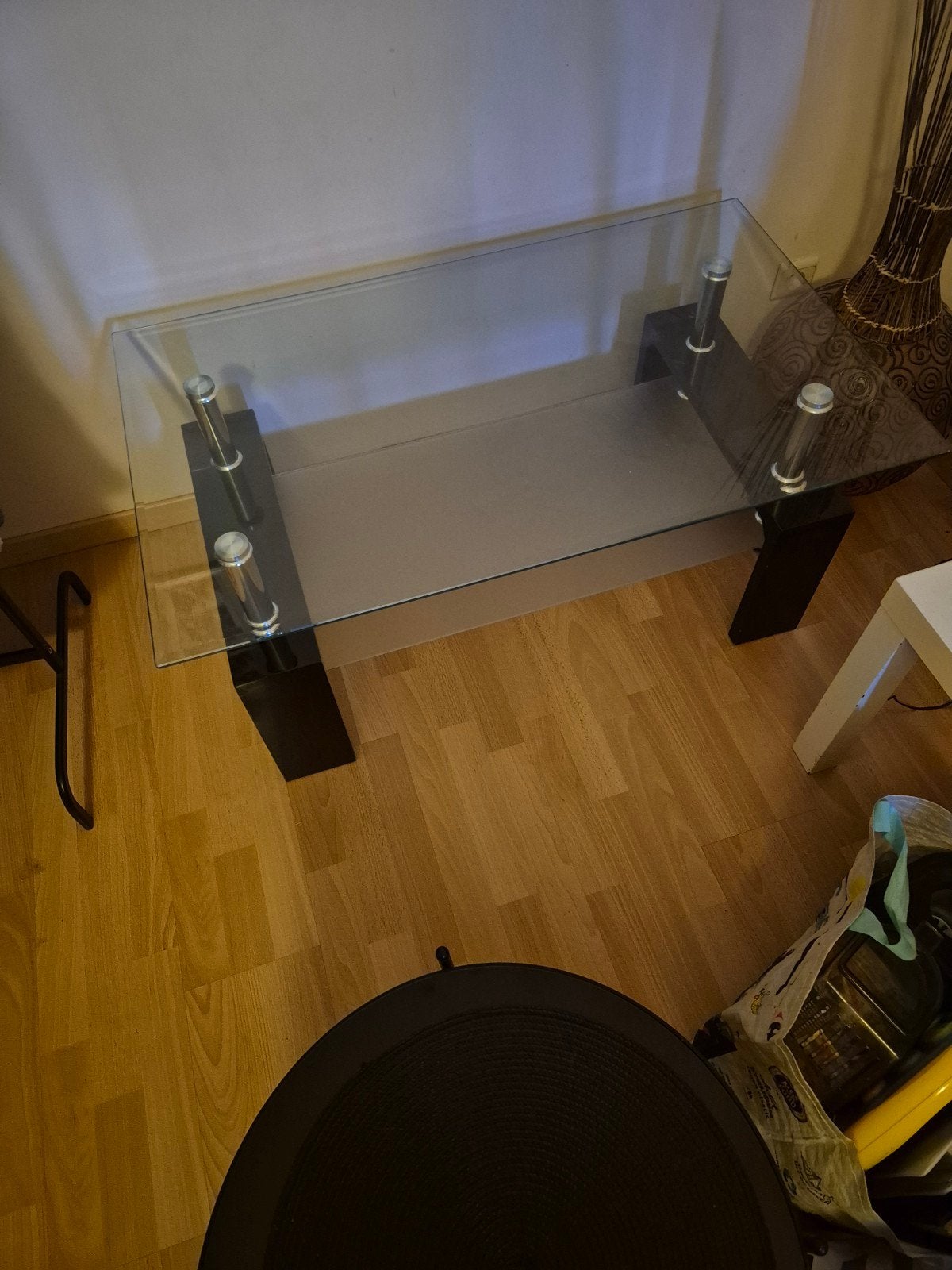 table en verre, Enlèvement