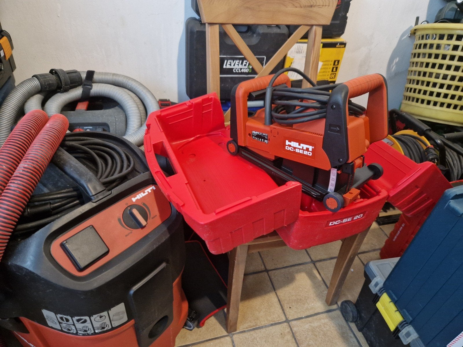 Hilti Rainureuse DC-SE 20 2X Disque Neuf + Aspirateur VCU40, Enlèvement, Comme neuf