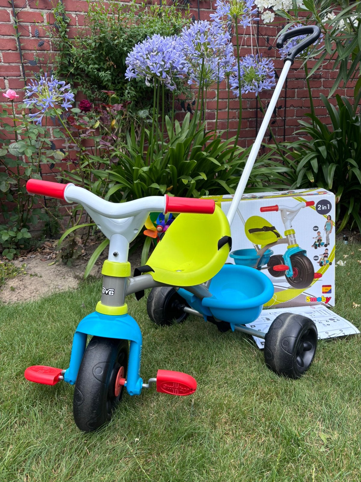 Smoby driewieler met duw stang in perfecte staat, Vélos & Vélomoteurs, Vélos | Tricycles pour enfants, Enlèvement, Comme neuf