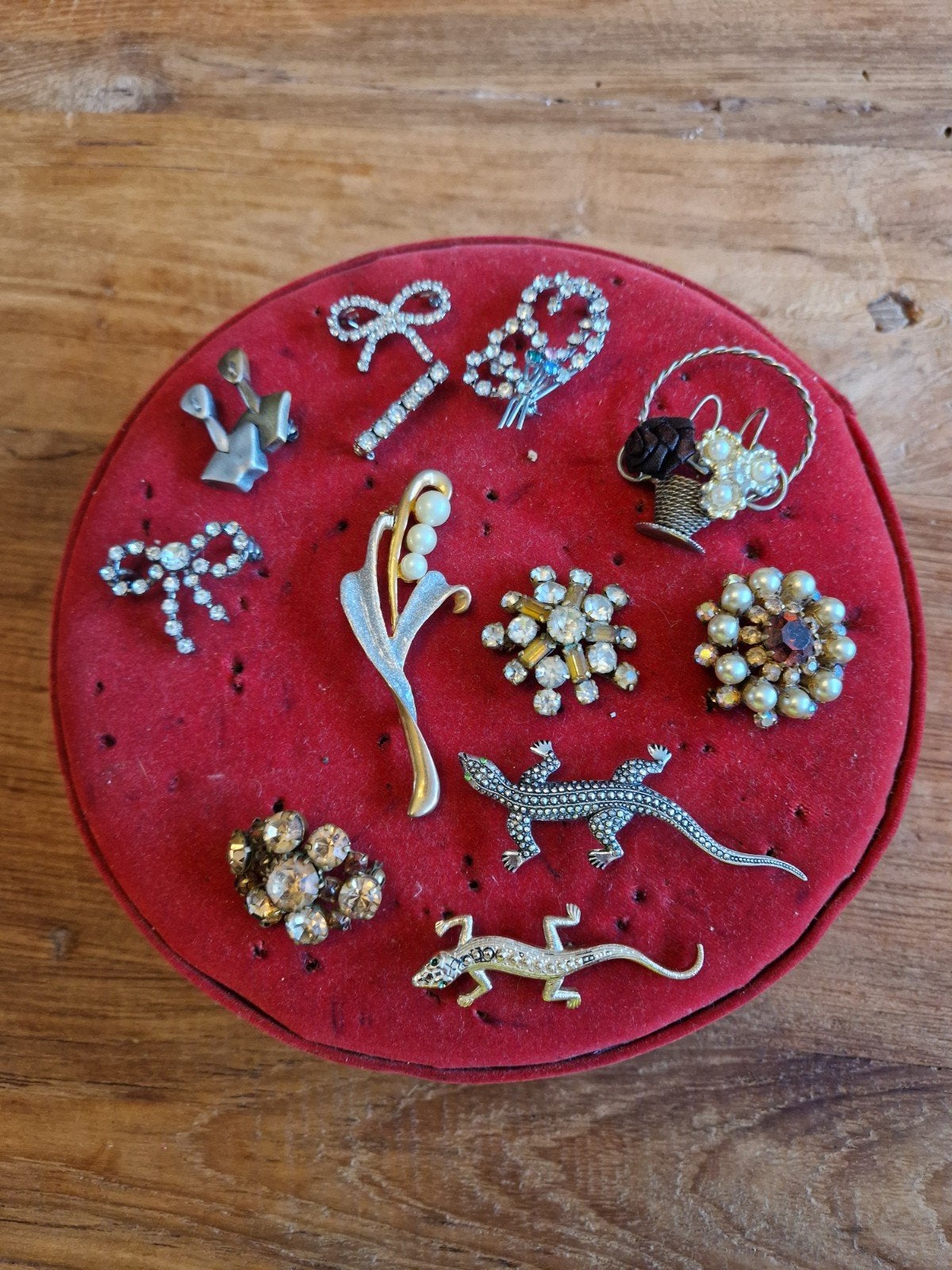 Kussen met 12x antieke broche, Antiek en Kunst, Ophalen of Verzenden