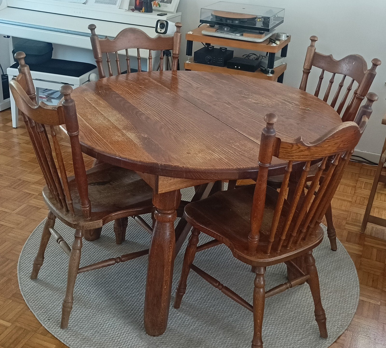 Massief eiken tafel met 5 stoelen, Huis en Inrichting, Complete eetkamers, Ophalen, Gebruikt, Landelijk, 4 tot 6 stoelen