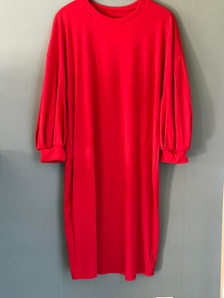 Nieuwe rode jurk met pofmouwen (48), Kleding | Dames, Grote Maten, Ophalen, Zo goed als nieuw, Jurk