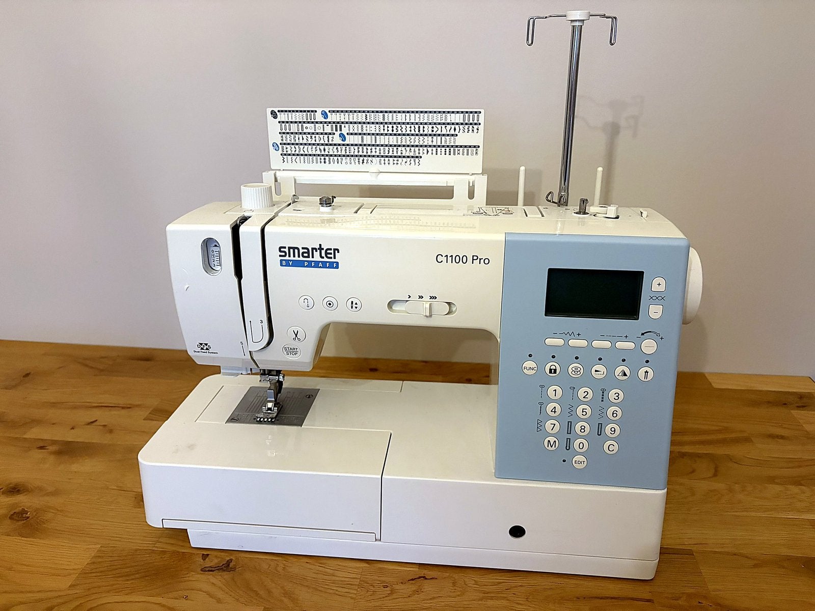 Machine à coudre Pfaff Smarter C1100 Pro - testée!, Hobby & Loisirs créatifs, Enlèvement, Machine à coudre, Pfaff