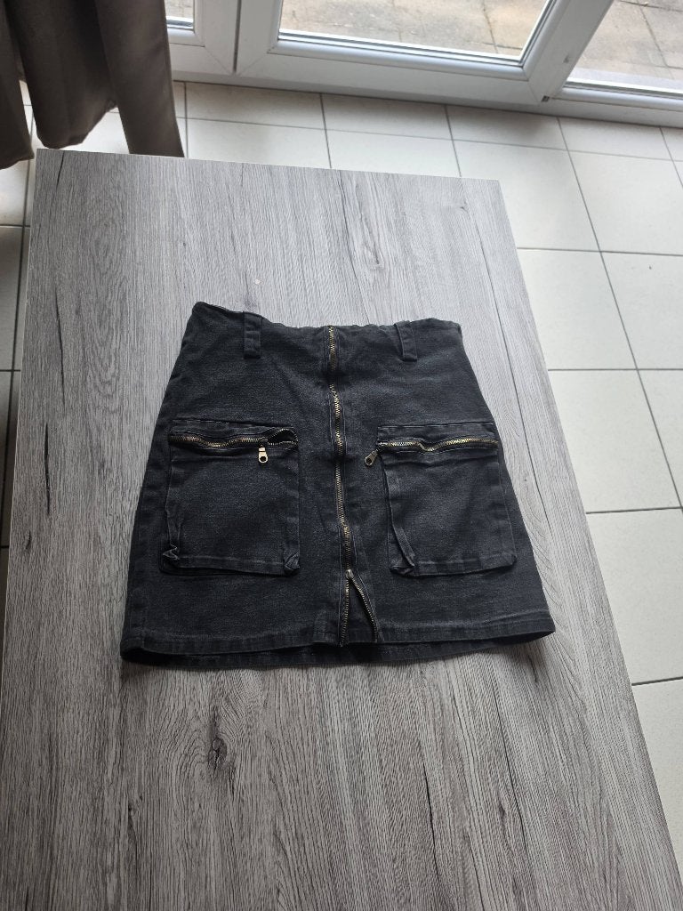 Jupe noir en jeans, Vêtements | Femmes, Comme neuf, Enlèvement, Noir, Au-dessus du genou