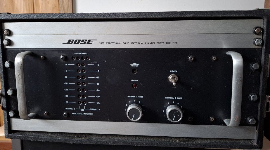 Bose 1800 serie 1 met controller in originele flightcase, Gebruikt, 120 watt of meer, Stereo, Ophalen