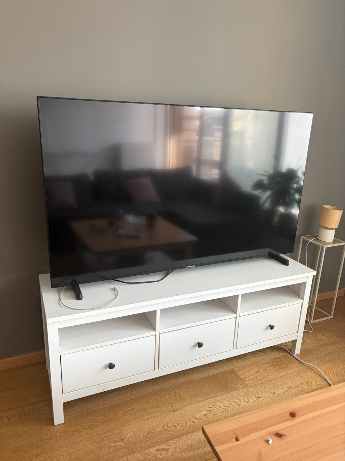 Télé Edenwood et meuble TV blanc à vendre, Enlèvement, Utilisé, Autres essences de bois, Moins de 100 cm
