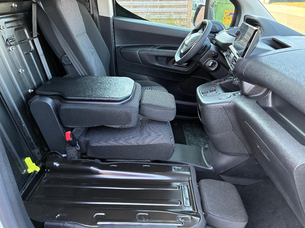 2024 Peugeot PARTNER 1.5 Blue HDI //AUTOMAAT 131PK / 3-ZIT, Auto's, 4 cilinders, Wit, Diesel, 1499 cc